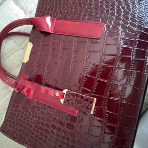 Burgundy Women's Large Capacity embossed crocodile Crossbody Tote - Picture 8 of 8